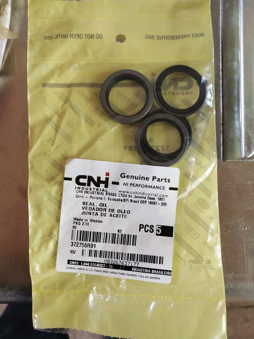 0.002kg                                                       Fits Case IH Combines-                                    1440,1460,1640,1644, 1660,1666,1670,1680, 1688, 2144, 2166, 2188, 2344, 2366, 2377, 2388,  2577, 2588, 5088, 6088,6140,6150,7088,7130,7140,7150 — 372756R91